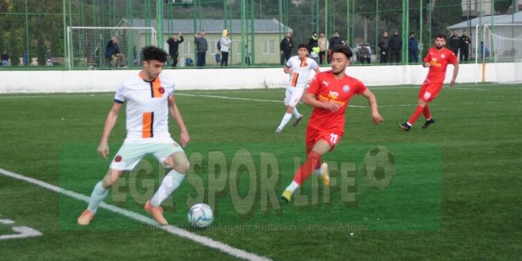 BUCA GENÇLERBİRLİĞİ, KURUÇEŞME KARŞISINDA LİDERLİĞİNİ KORUDU