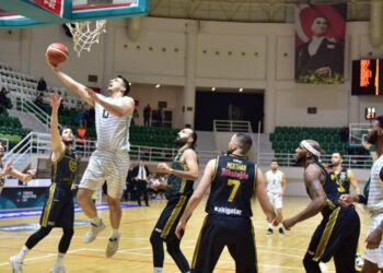 BORNOVA BELEDİYESPOR: 79- AKHİSARSPOR: 64