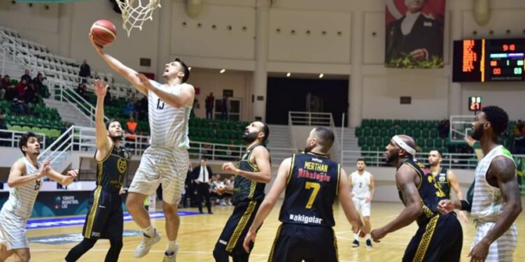 BORNOVA BELEDİYESPOR: 79- AKHİSARSPOR: 64