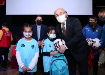 KARABAĞLAR AMATÖR FUTBOL KULÜPLERİNE MALZEME DESTEĞİ