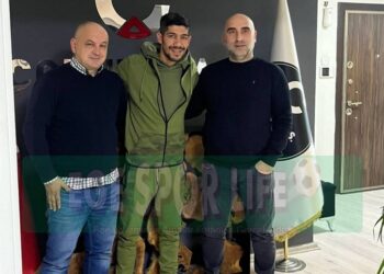 ÖZÇAMDİBİSPOR’DA YILDIZ OYUNCU JEMBA İMZAYI ATTI