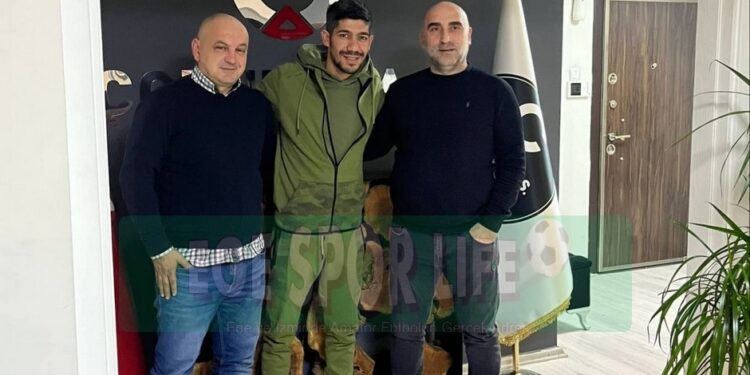 ÖZÇAMDİBİSPOR’DA YILDIZ OYUNCU JEMBA İMZAYI ATTI