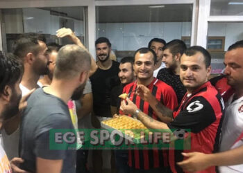 Çiğli Taraftarından Takıma Baklava Ziyafeti