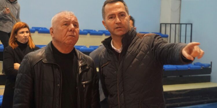 KEMALPAŞA’DA SPOR SALONLARI TAMAMEN YENİLENDİ