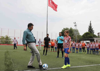 BAYRAKLI’DA GENÇLİK FUTBOL TURNUVASI