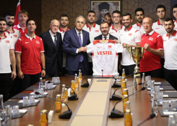 Bakan Kasapoğlu, Şampiyon A Milli Erkek Voleybol Takımını Kabul Etti