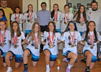 BASKETBOLUN ŞAMPİYON KIZLARI BAŞARIYA DOYMUYOR