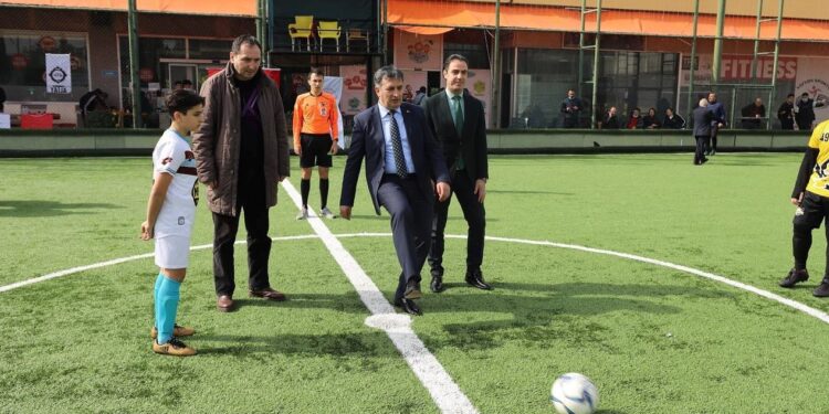MAHALLEDE MAÇ VAR, TBMM 23 NİSAN FUTBOL TURNUVASI İZMİR’DE START ALDI