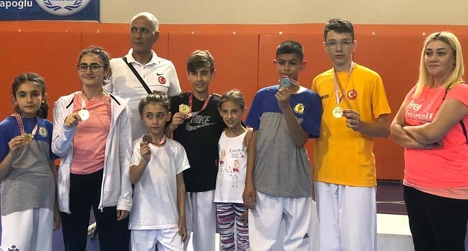 Buca’lı Taekwondocular Kürsüden İnmiyor