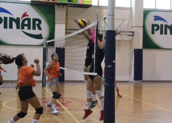 Bornova’nın Yıldız Voleybol Takımı Sezona Hazırlanıyor