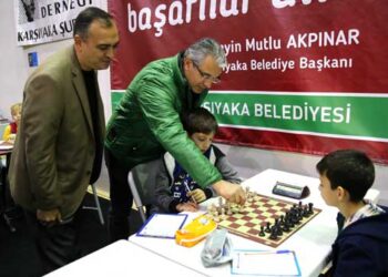 Satranç tutkunları Ata için bir arada!