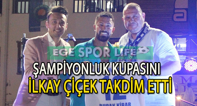ÖZDERESPOR ŞAMPİYONLUK KUTLAMASINI GÖRKEMİ İLE YAPTI